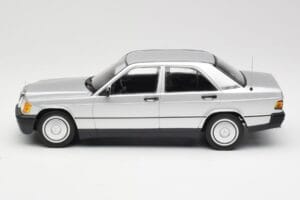 Mercedes 190E W201 Argintiu Minichamps 1:18 155037004 Metal - imaginea 3 din 6