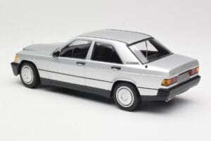 Mercedes 190E W201 Argintiu Minichamps 1:18 155037004 Metal - imaginea 5 din 6