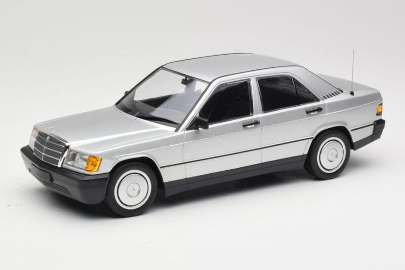 Mercedes 190E W201 Argintiu Minichamps 1:18 155037004 Metal