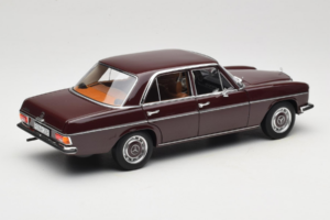Mercedes 200 W115 Brun Roșcat Închis Norev 1:18 183778 Metal - imaginea 3 din 8