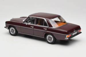 Mercedes 200 W115 Brun Roșcat Închis Norev 1:18 183778 Metal - imaginea 7 din 8