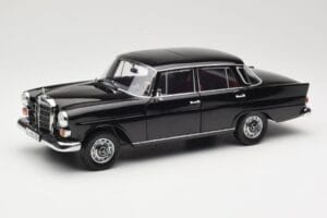 Mercedes 200 W110 Negru Norev 1:18 183574 Metal