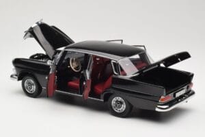 Mercedes 200 W110 Negru Norev 1:18 183574 Metal - imaginea 5 din 8