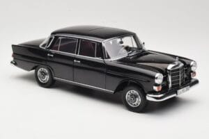 Mercedes 200 W110 Negru Norev 1:18 183574 Metal - imaginea 6 din 8