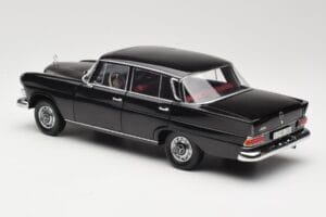 Mercedes 200 W110 Negru Norev 1:18 183574 Metal - imaginea 7 din 8