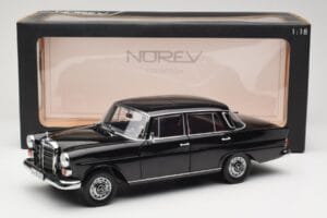 Mercedes 200 W110 Negru Norev 1:18 183574 Metal - imaginea 8 din 8
