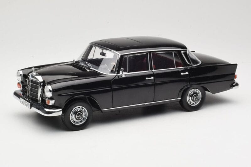Mercedes 200 W110 Negru Norev 1:18 183574 Metal