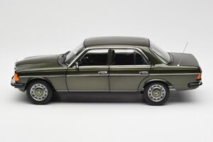 Mercedes 200 W123 Cypress Verde Metalizat Ediție Dealer Norev 1:18 B66040654 Metal - imaginea 4 din 8