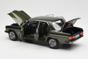 Mercedes 200 W123 Cypress Verde Metalizat Ediție Dealer Norev 1:18 B66040654 Metal - imaginea 5 din 8