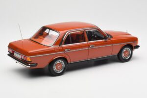 Mercedes 200 W123 English Roșu Ediție Dealer Norev 1:18 B66040653 Metal - imaginea 3 din 8