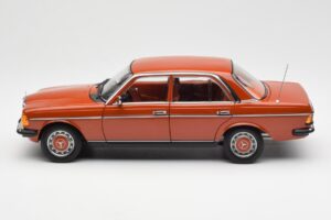 Mercedes 200 W123 English Roșu Ediție Dealer Norev 1:18 B66040653 Metal - imaginea 4 din 8