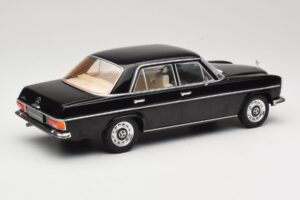 Mercedes 220D W115 Negru MCG 1:18 MCG18117 Metal - imaginea 2 din 6
