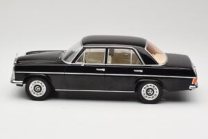 Mercedes 220D W115 Negru MCG 1:18 MCG18117 Metal - imaginea 3 din 6