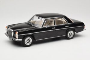 Mercedes 220D W115 Negru MCG 1:18 MCG18117 Metal
