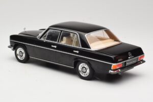 Mercedes 220D W115 Negru MCG 1:18 MCG18117 Metal - imaginea 5 din 6