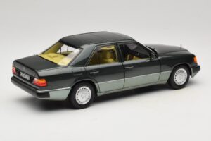 Mercedes 230E W124 Night Green Metallic Norev 1:18 183952 Metal - imaginea 3 din 8