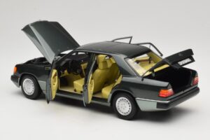 Mercedes 230E W124 Night Green Metallic Norev 1:18 183952 Metal - imaginea 5 din 8