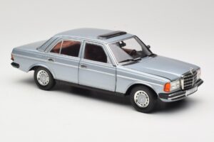 Mercedes 230E W123 Argintiu & Albastru Deschis Revell 1:18 08407 Metal - imaginea 6 din 8
