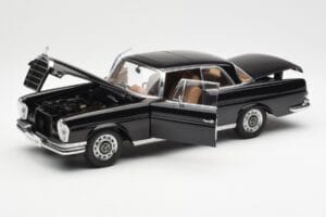 Mercedes 280 SE W111 Coupe Negru AUTOart 1:18 76286 Metal - imaginea 2 din 8