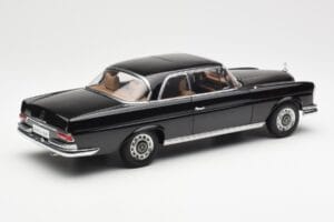 Mercedes 280 SE W111 Coupe Negru AUTOart 1:18 76286 Metal - imaginea 3 din 8