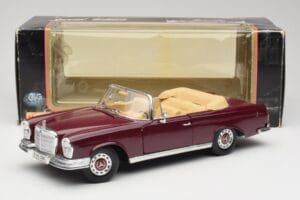 Mercedes 280SE W108 Bordeaux Roșu Maisto 1:18 31811 Metal - imaginea 8 din 8