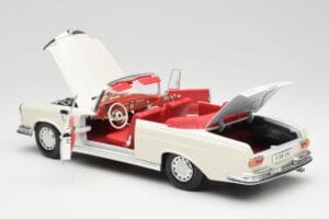 Mercedes 280SE W108 Ivory Alb Maisto 1:18 50223 Metal - imaginea 5 din 8