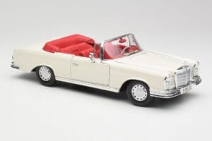 Mercedes 280SE W108 Ivory Alb Maisto 1:18 50223 Metal - imaginea 6 din 8