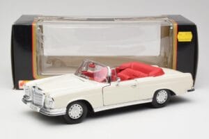 Mercedes 280SE W108 Ivory Alb Maisto 1:18 50223 Metal - imaginea 8 din 8