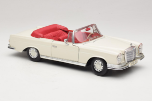 Mercedes 280 SE W108 Alb Maisto 1:18 52111 Metal - imaginea 6 din 8