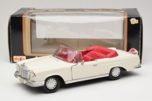 Mercedes 280 SE W108 Alb Maisto 1:18 52111 Metal - imaginea 8 din 8