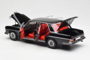 Mercedes 300 SEL 6.3 W109 Negru AUTOart 1:18 76140 Metal - imaginea 5 din 8