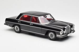 Mercedes 300 SEL 6.3 W109 Negru AUTOart 1:18 76140 Metal - imaginea 6 din 8