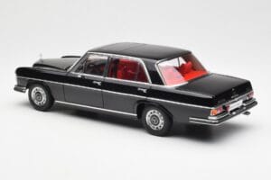 Mercedes 300 SEL 6.3 W109 Negru AUTOart 1:18 76140 Metal - imaginea 7 din 8