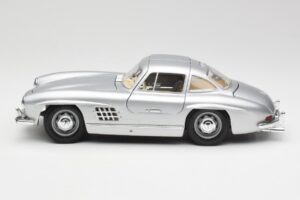 Mercedes 300 SL Argintiu Bburago 1:18 3013 Metal - imaginea 4 din 8