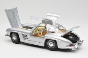 Mercedes 300 SL Argintiu Bburago 1:18 3013 Metal - imaginea 5 din 8
