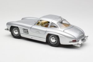 Mercedes 300 SL Argintiu Bburago 1:18 3013 Metal - imaginea 7 din 8