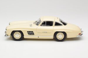 Mercedes 300 SL W198 Crem Minichamps 1:18 110037212 Metal - imaginea 4 din 8