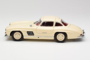Mercedes 300 SL W198 Crem Cu Interior Roșu Minichamps 1:18 180039002 Metal - imaginea 4 din 8