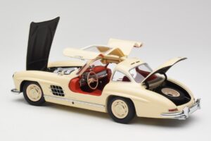 Mercedes 300 SL W198 Crem Cu Interior Roșu Minichamps 1:18 180039002 Metal - imaginea 5 din 8