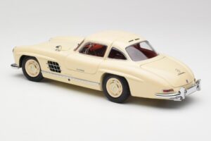 Mercedes 300 SL W198 Crem Cu Interior Roșu Minichamps 1:18 180039002 Metal - imaginea 7 din 8