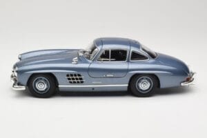 Mercedes 300 SL W198 Gullwing Light Blue Metallic Minichamps 1:18 110037220 Metal - imaginea 4 din 8