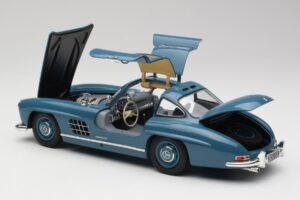 Mercedes 300 SL W198 Albastru Deschis Minichamps 1:18 180039007 Metal - imaginea 5 din 8