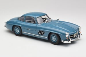 Mercedes 300 SL W198 Albastru Deschis Minichamps 1:18 180039007 Metal - imaginea 6 din 8