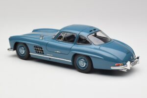 Mercedes 300 SL W198 Albastru Deschis Minichamps 1:18 180039007 Metal - imaginea 7 din 8