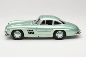 Mercedes 300 SL W198 Gullwing Light Green Metallic Minichamps 1:18 110037221 Metal - imaginea 4 din 8