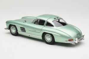 Mercedes 300 SL W198 Gullwing Light Green Metallic Minichamps 1:18 110037221 Metal - imaginea 7 din 8