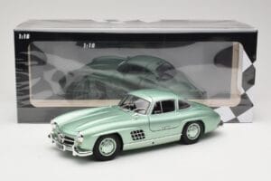 Mercedes 300 SL W198 Gullwing Light Green Metallic Minichamps 1:18 110037221 Metal - imaginea 8 din 8