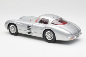 Mercedes 300 SLR Uhlenhaut Coupe Argintiu Maisto 1:18 536898 Metal - imaginea 7 din 8