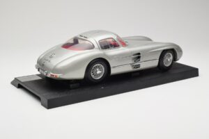 Mercedes 300 SLR Argintiu Revell 1:12 08851 Metal - imaginea 3 din 8