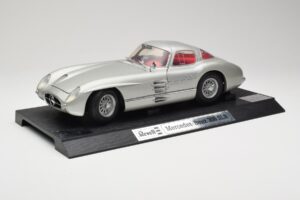 Mercedes 300 SLR Argintiu Revell 1:12 08851 Metal